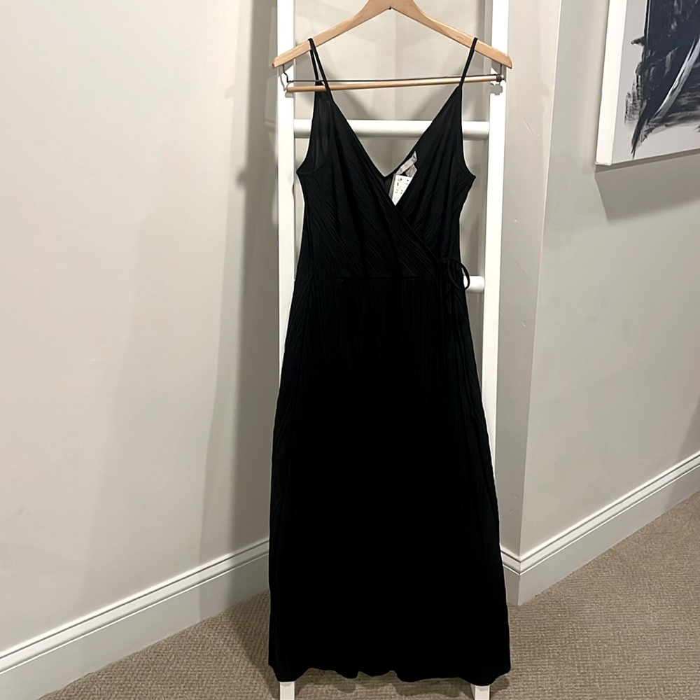 NWT H&M Black pleated midi dress